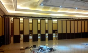 partisi penyekat ruangan